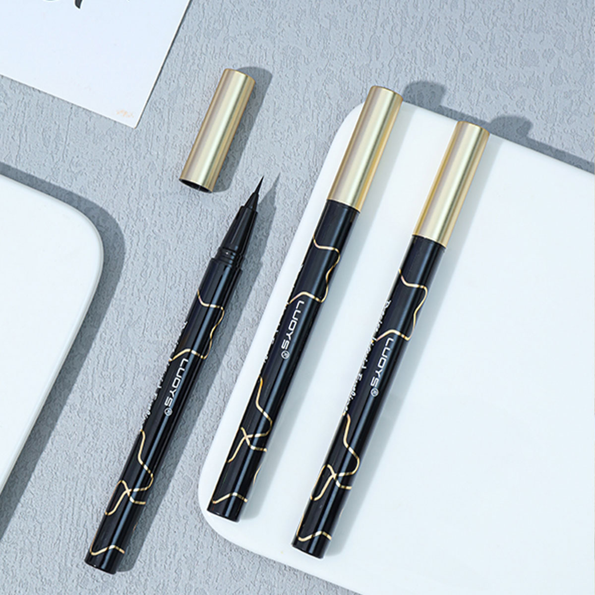 1P2A9686 eyeliner