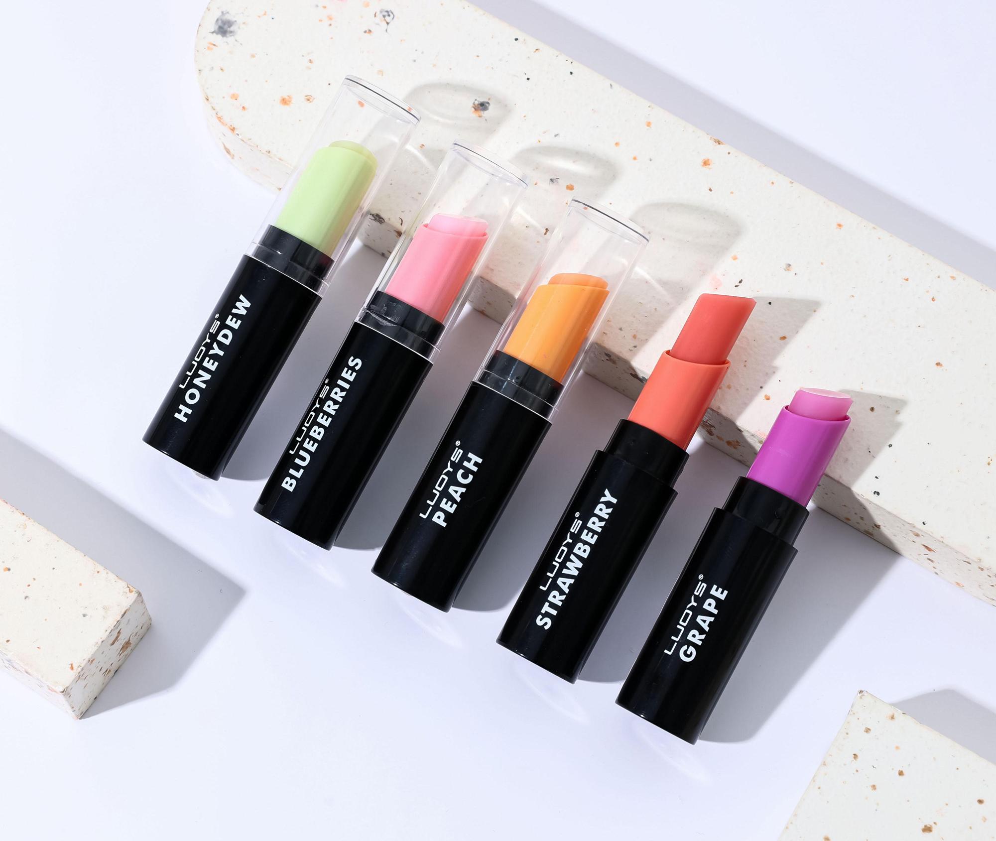 High Shine vs. Subtle Glimmer: Choosing the Right Lip Gloss Finish for Your Target Market